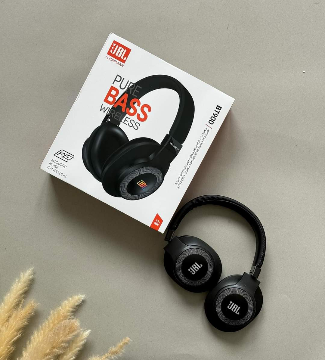 JBL Pure Bass Wireless Headphones Tune900BT